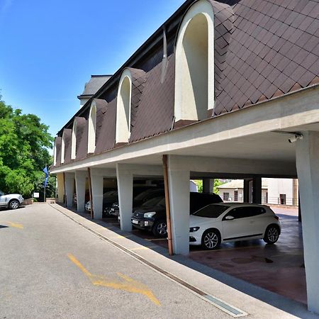 Retro Hotel Haskovo Luaran gambar